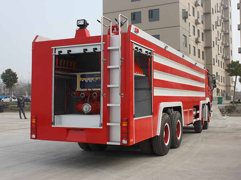 Advantages and disadvantages of the fire pump's location of the fire truck