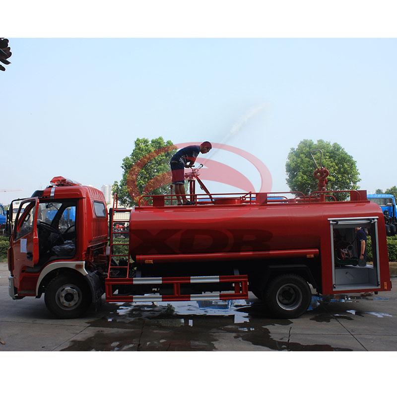 Fire fighting truck wtih water sprinkler			